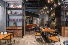 燒烤店裝飾布局圖,燒烤店裝飾實(shí)景圖