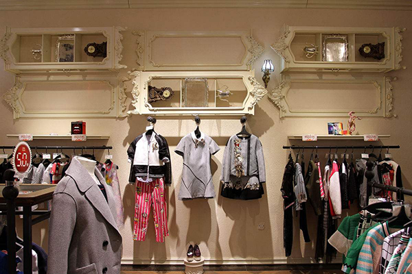 <a href=http://m.ashaandryan.com/pictrue/fzd target=_blank class=infotextkey>服裝店裝修效果圖</a>片