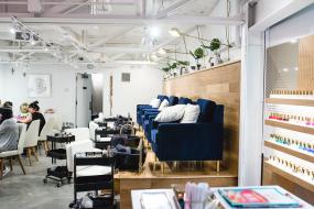 美甲店室內(nèi)接待臺設(shè)計裝修效果圖片