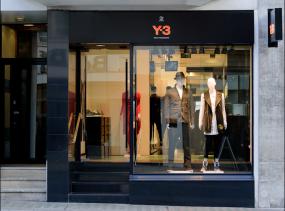最新服裝店室內(nèi)吊頂裝修設(shè)計效果圖片