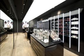 白色簡(jiǎn)約化妝品店裝修效果圖