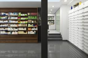 經典化妝品店貨架裝修圖片