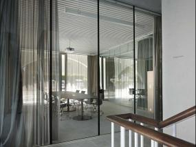 小型辦公室裝修風格專業(yè)辦公室隔斷樣板