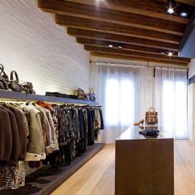 女裝服裝店陳列設計裝修效果欣賞