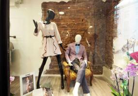 女裝服裝店吊頂設(shè)計(jì)實(shí)景圖