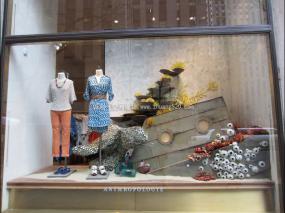 最新服裝店櫥窗裝修設(shè)計(jì)圖片