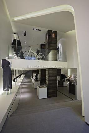 品牌服裝店設(shè)計(jì)與裝修效果圖