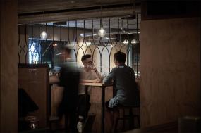 廠房式酒吧裝潢設(shè)計效果圖片